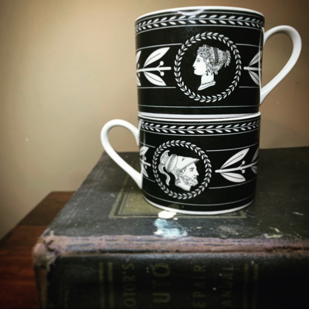 Victoria Beale : Olympia black porcelain cups
